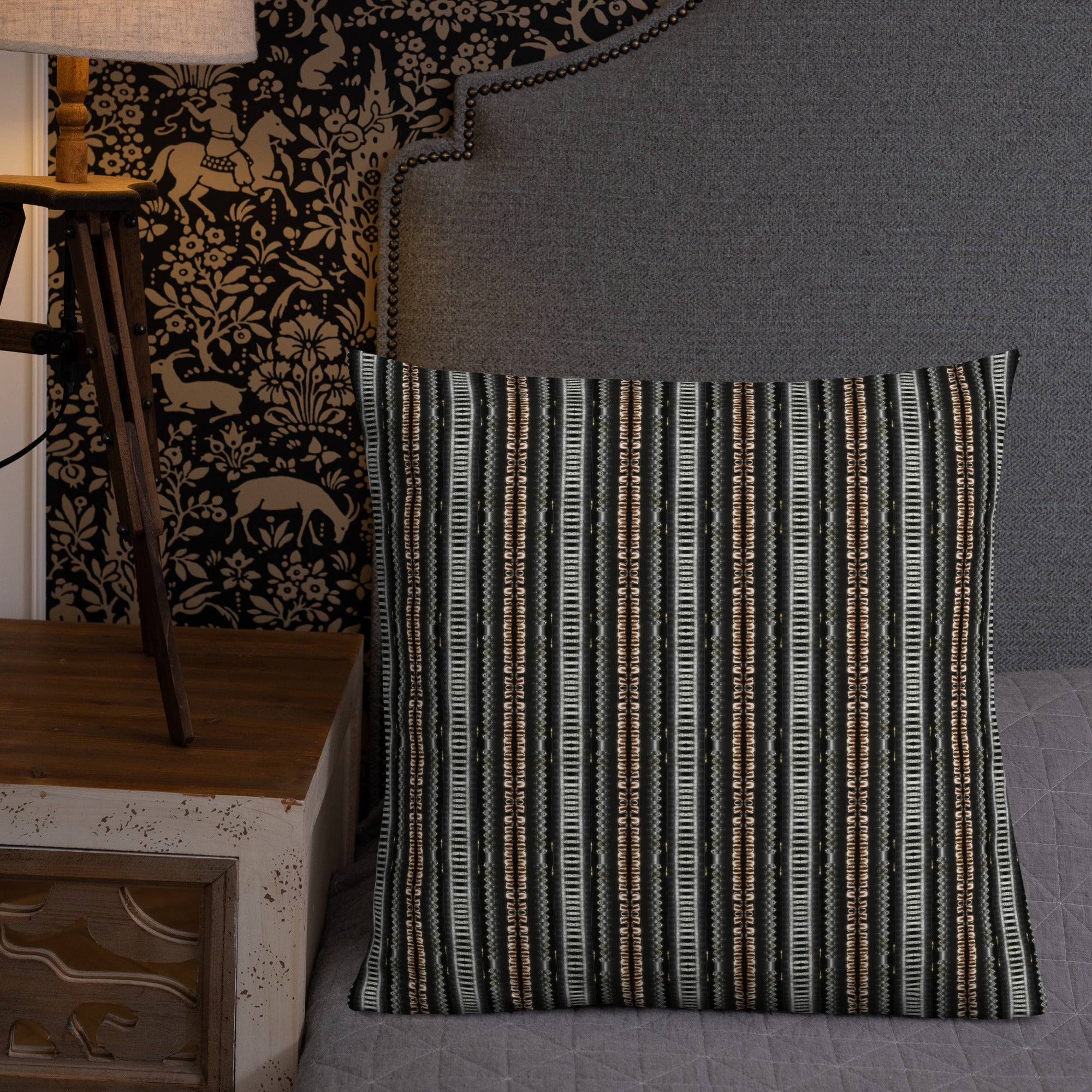 2-in-1 Premium Pillow (Kiss / Black & Tan No. 1)